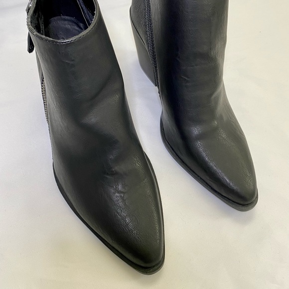 Universal Threads Booties - Picture 2 of 5